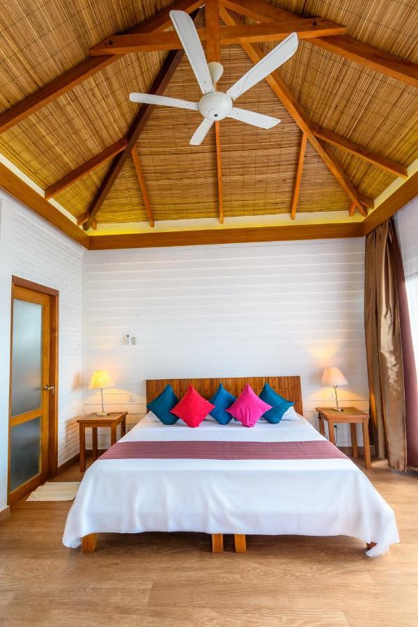 White Sands Beach Resort Lembeh Bitung Buitenkant foto