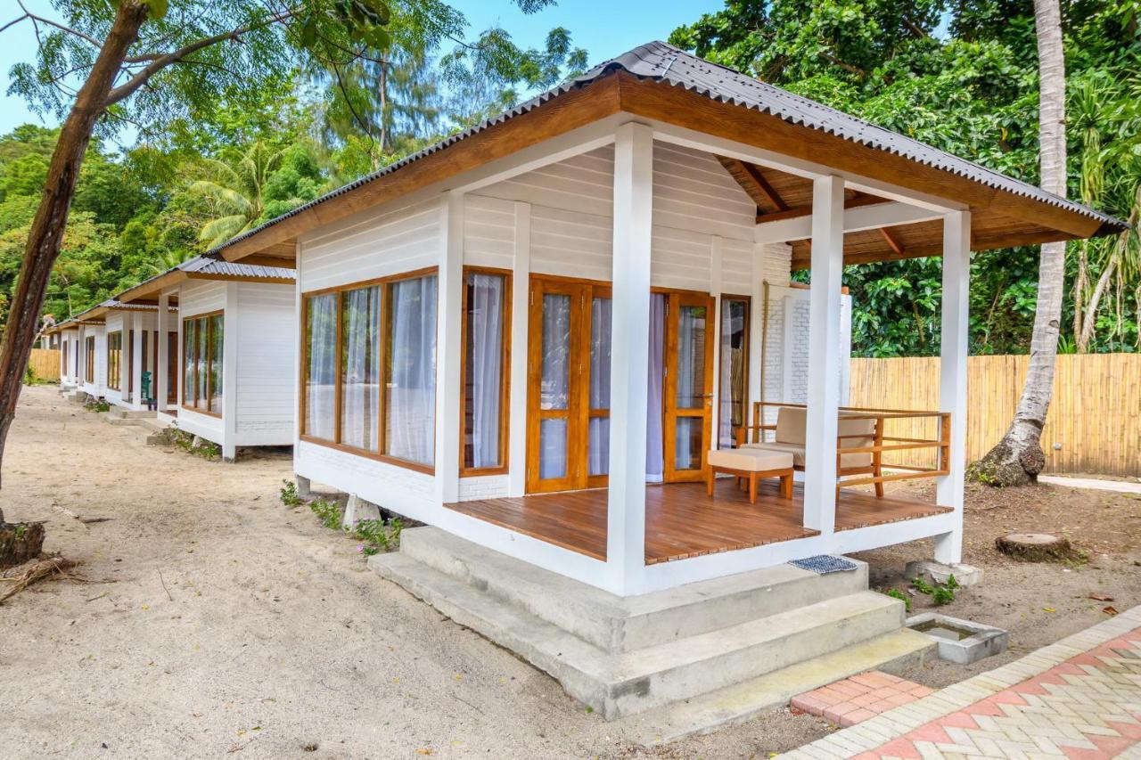 White Sands Beach Resort Lembeh Bitung Buitenkant foto